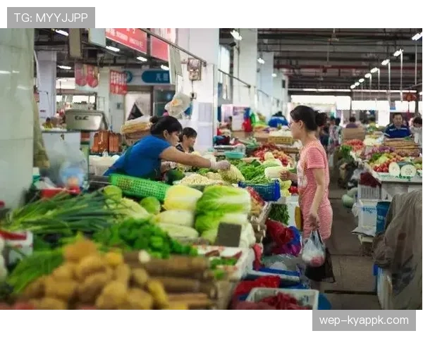 假设范迪克周末穿拖鞋逛菜市场，大家盯着他那块大表和手里的蔬菜袋，像看到明星下凡一样