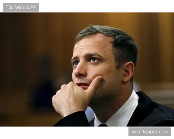 奥斯卡·皮斯托瑞斯训练完直接啃鸡腿？这自律人设有点绷不住了