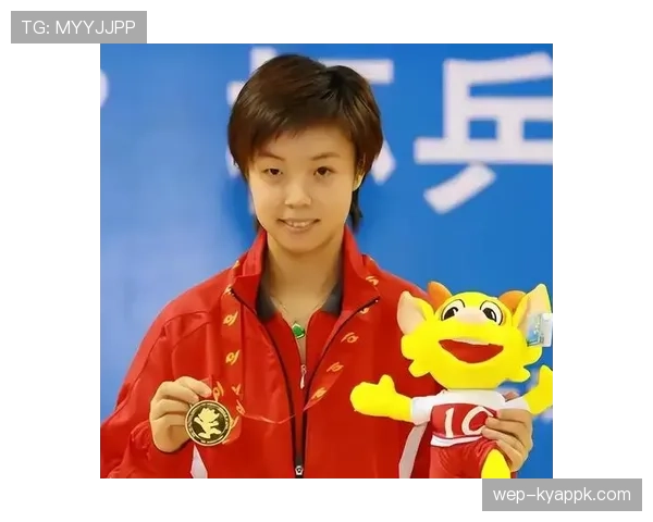 张怡宁随手一照就是邻家学霸，手上那只包让我数钱包数到怀疑人生